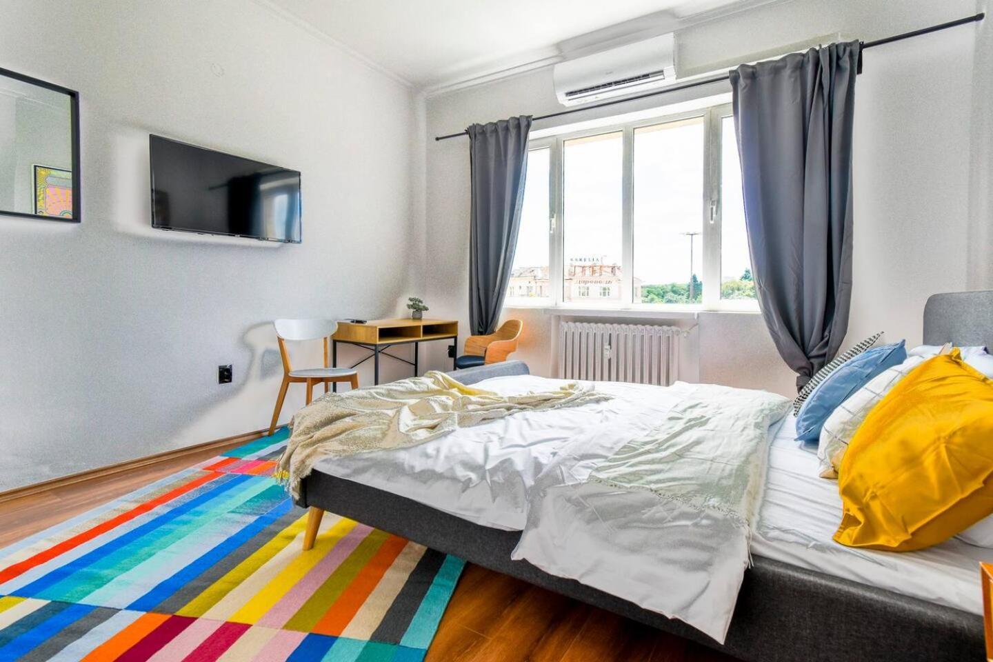 Super Fresh! 3Bdr Apartment In Sofia Center'S Artistic Area Sófia Exterior foto