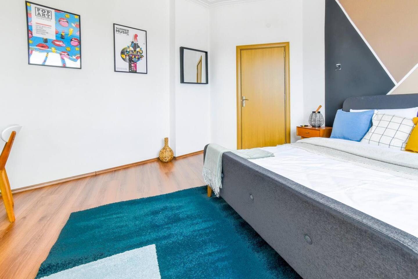 Super Fresh! 3Bdr Apartment In Sofia Center'S Artistic Area Sófia Exterior foto